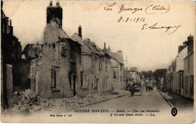 Carte postale ancienne Senlis une rue Guerre à Senlis