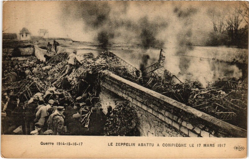 Carte postale ancienne Compiegne Le Zeppelin Guerre