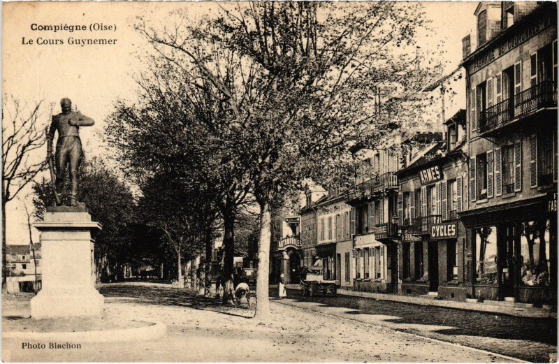 Carte postale ancienne Compiegne Cours Guynemer