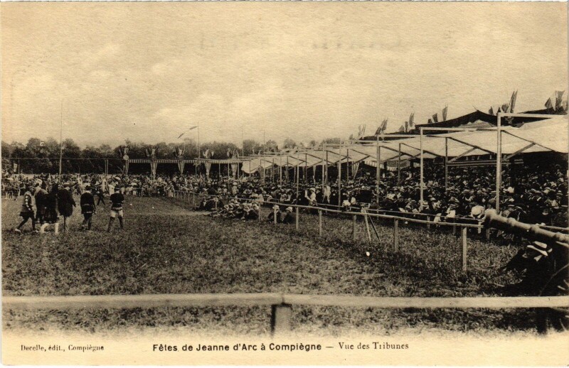 Carte postale ancienne Compiegne Fetes de Jeanne d'Arc Les Tribunes