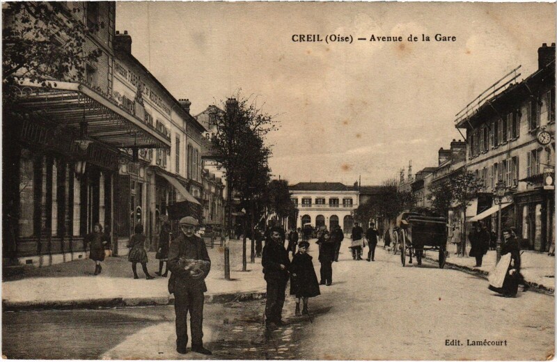 Carte postale ancienne Creil Avenue de la Gare à Creil