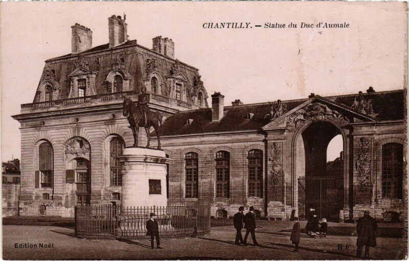 Carte postale ancienne Chantilly Statue du Duc d'Aumale à Antilly