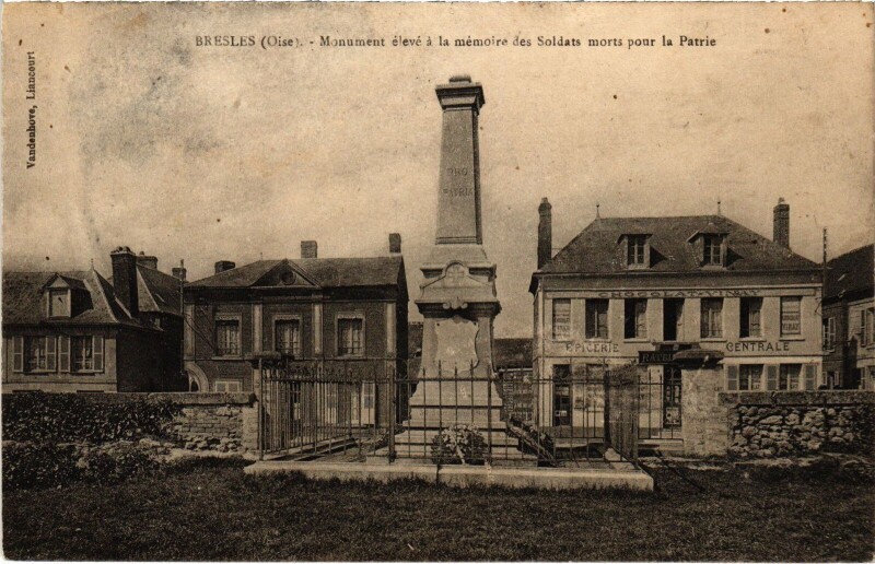 Carte postale ancienne Bresles Monument aux Morts à Bresles