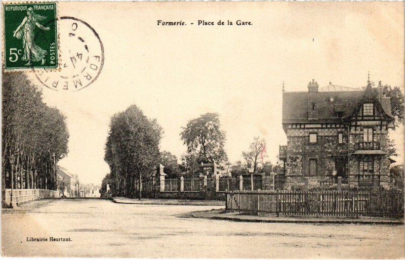 Carte postale ancienne Formerie Place de la Gare à Formerie