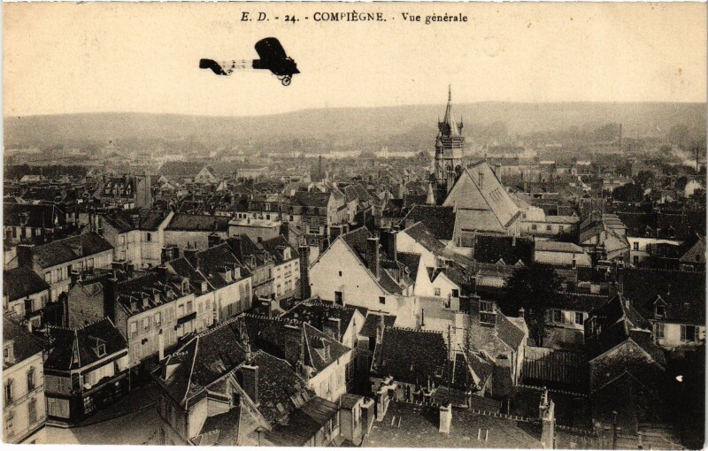 Carte postale ancienne Compiegne vue générale Aviation