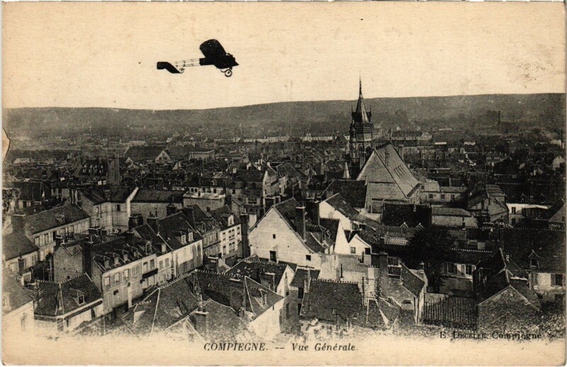 Carte postale ancienne Compiegne vue générale Aviation