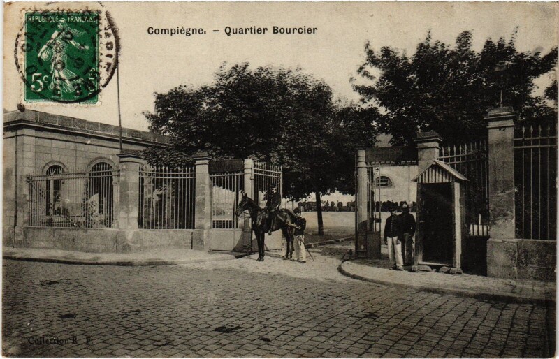 Carte postale ancienne Compiegne Quartier Bourcier