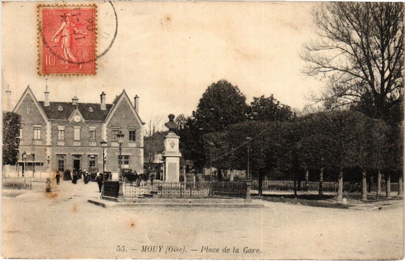 Carte postale ancienne Mouy Place de la Gare railway