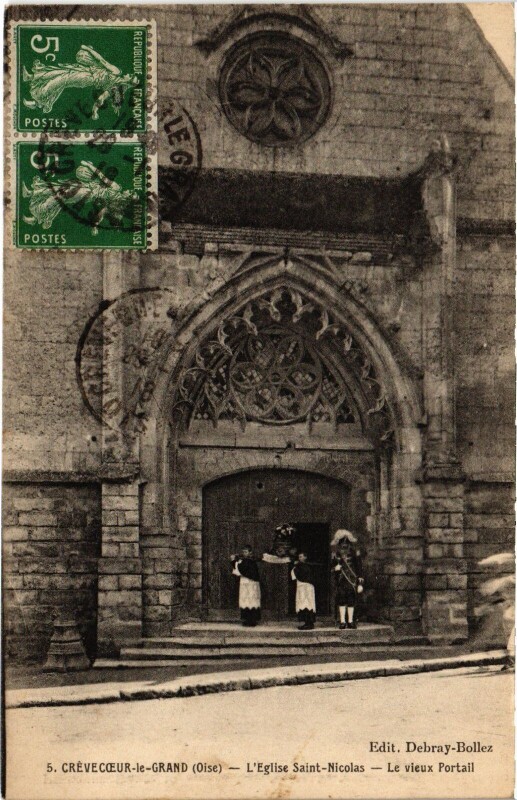 Carte postale ancienne Crevecoeur-le-Grand Eglise Saint-Nicolas vieux portail