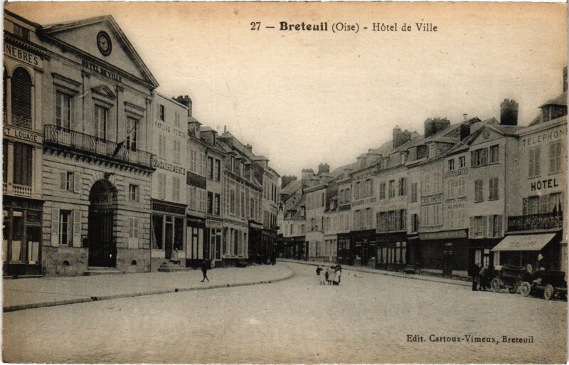 Carte postale ancienne Breteuil hotel de Ville à Breteuil