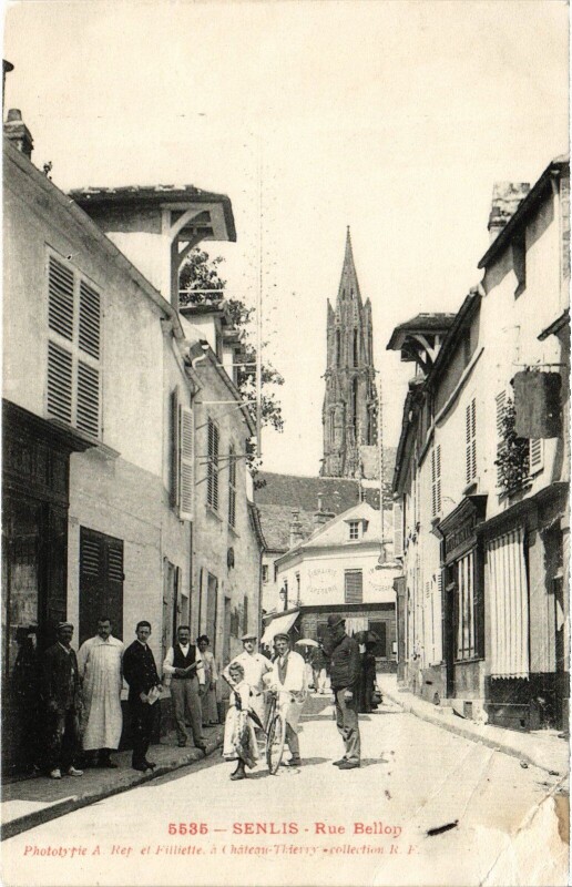 Carte postale ancienne Senlis Rue Bellon à Senlis