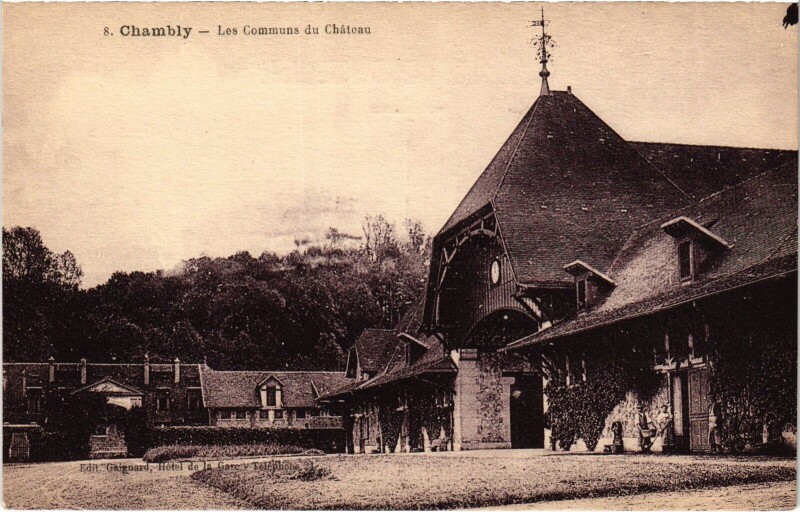 Carte postale ancienne Chambly Les Communs du Chateau à Chambly