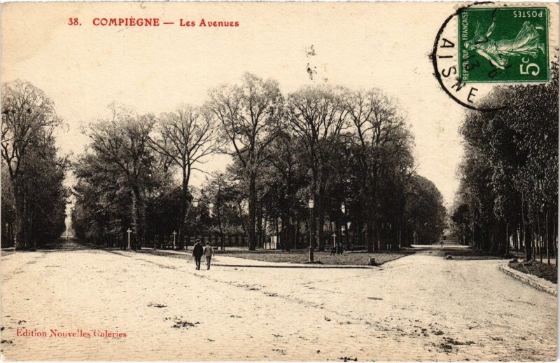 Carte postale ancienne Compiegne Les Avenues