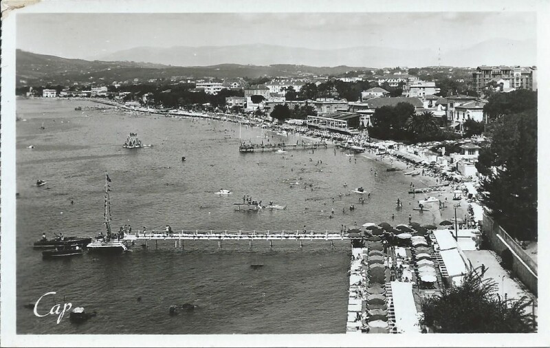 Carte postale ancienne Juan-les-Pins - Panorama de la Plage à Antibes
