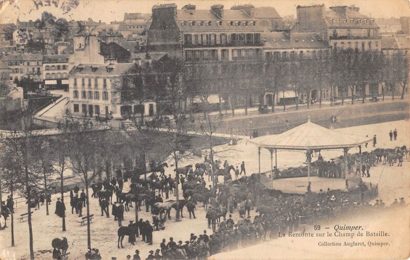 Carte postale ancienne Quimper - La Remonte Sur Le Champ De Bataille à Quimper