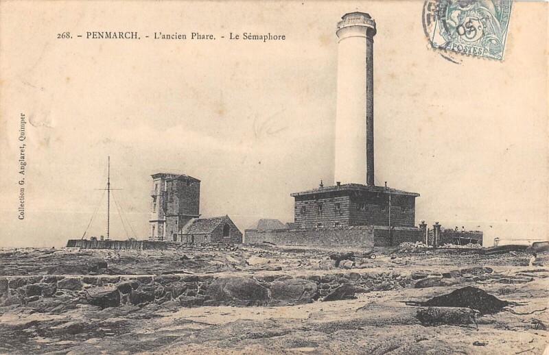 Carte postale ancienne Penmarch - L'Ancien Phare - Le Semaphore à Penmarch
