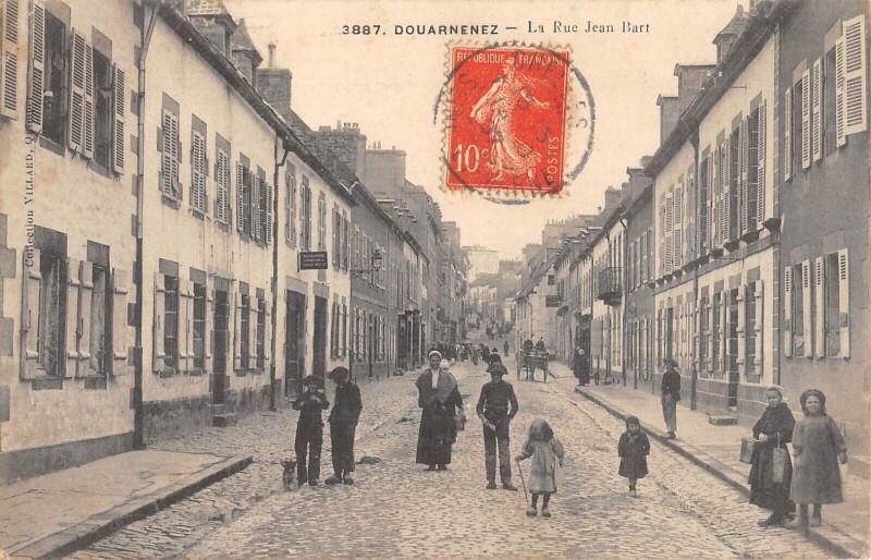 Carte postale ancienne Douarnenez - La Rue Jean Bart à Douarnenez