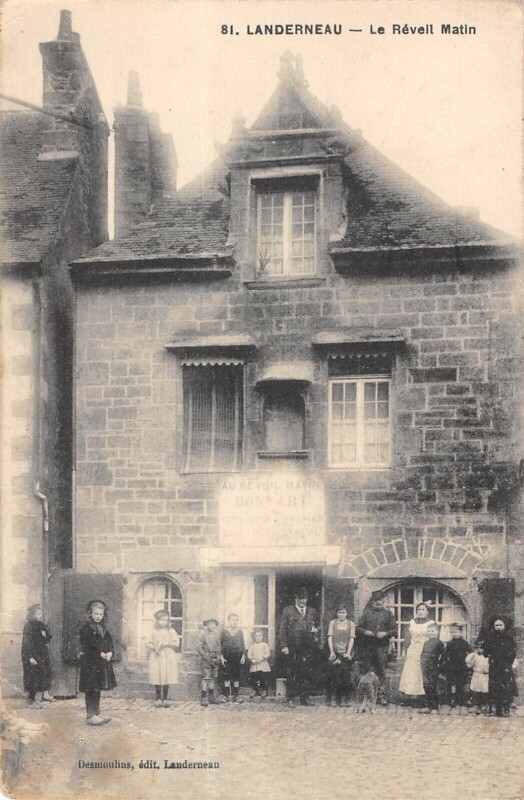 Carte postale ancienne Landerneau - Le Reveil Matin à Landerneau