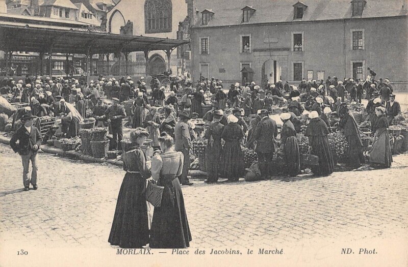 Carte postale ancienne Morlaix - Place Des Jacobins - Le Marche à Morlaix