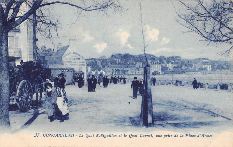 Carte postale ancienne Concarneau - Le Quai D'Aiguillon Et Quai Carnot - Vue Prise De La Place D à Concarneau