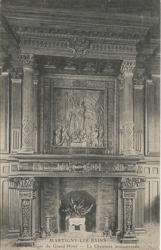 Carte postale ancienne Salle à manger du Grand Hôtel - La Cheminée monumentale à Martigny-les-Bains