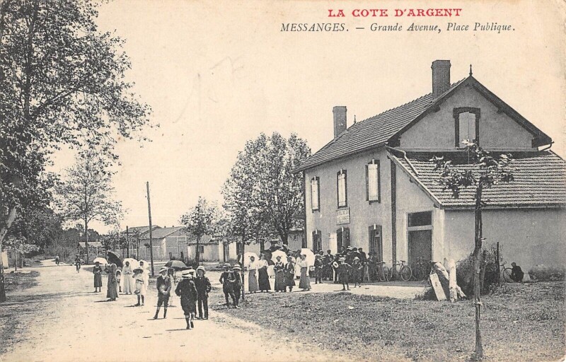 Carte postale ancienne Messanges / Grande Avenue / Place Publique à Messanges
