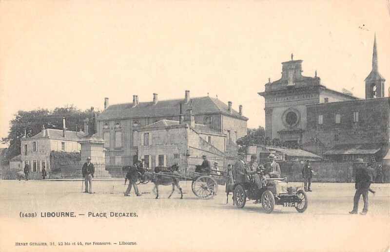 Carte postale ancienne Libourne - Place Decazes à Libourne