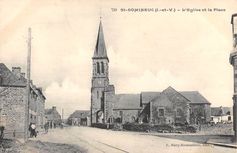 Carte postale ancienne Saint Domineuc - Eglise Et Place à Saint-Domineuc