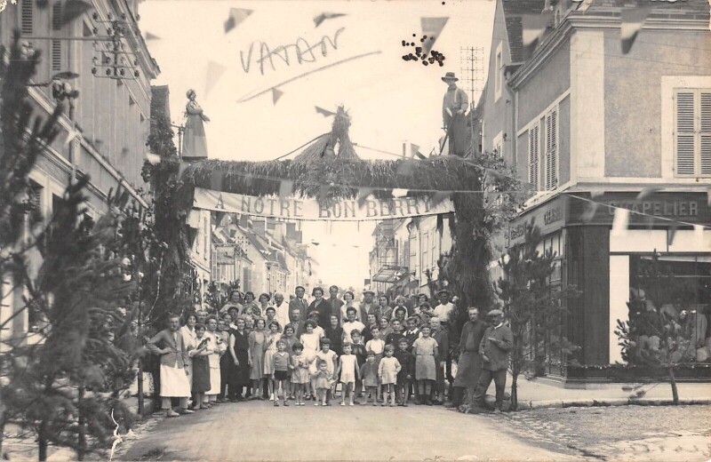 Carte postale ancienne Vatan - Carte Photo - A Notre Bon Berry à Vatan