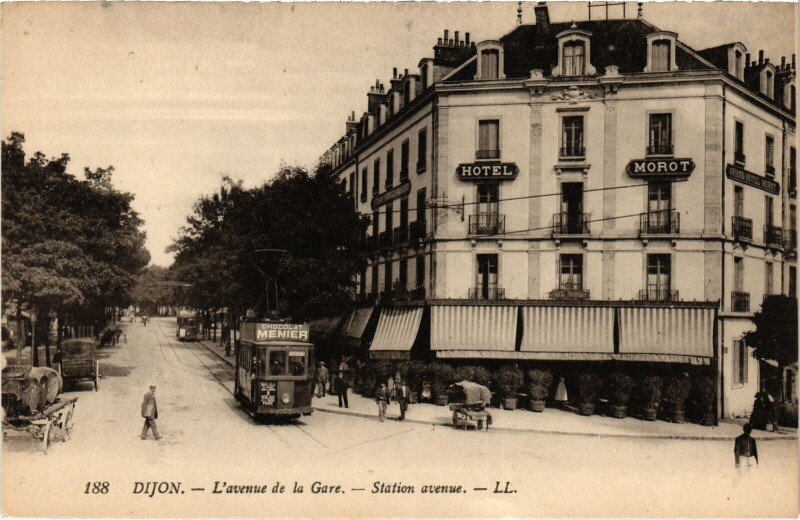 Carte postale ancienne Dijon L'Avenue de la Gare France à Dijon