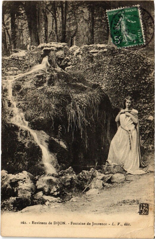 Carte postale ancienne Dijon Fontaine de Jouvence France à Dijon