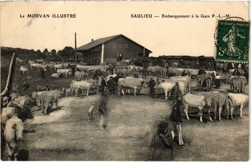 Carte postale ancienne Saulieu Embarquement a la Gare France à Saulieu