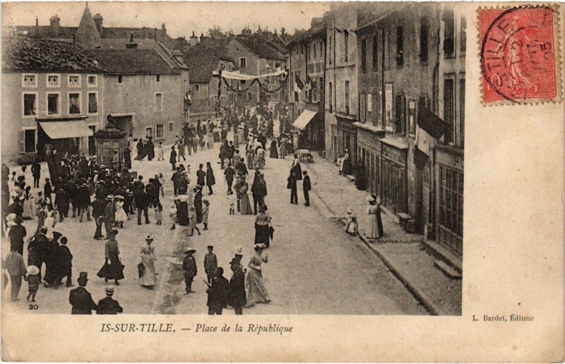 Carte postale ancienne Is-Sur-Tille Place de la Republique France à Is-sur-Tille