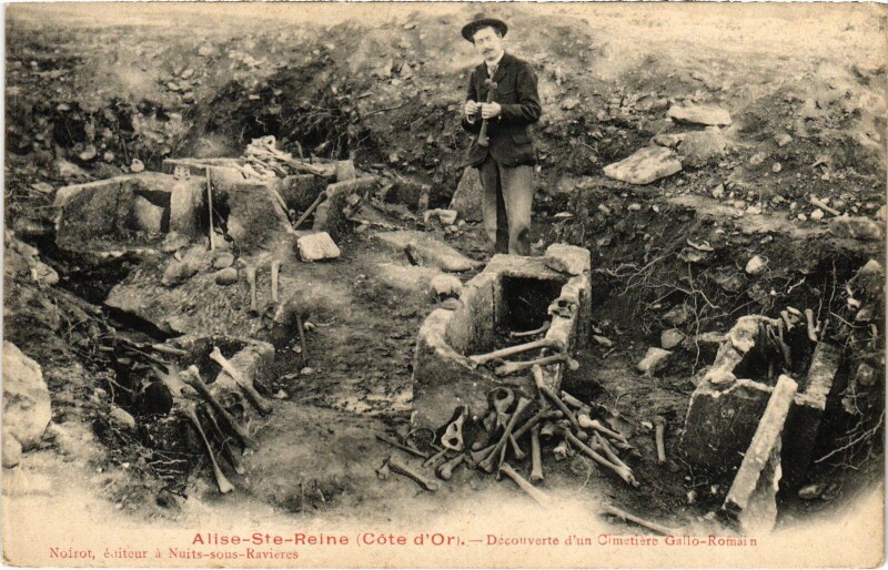 Carte postale ancienne Alise-Sainte-Reine Decouverte d'un Cimetiere France à Alise-Sainte-Reine