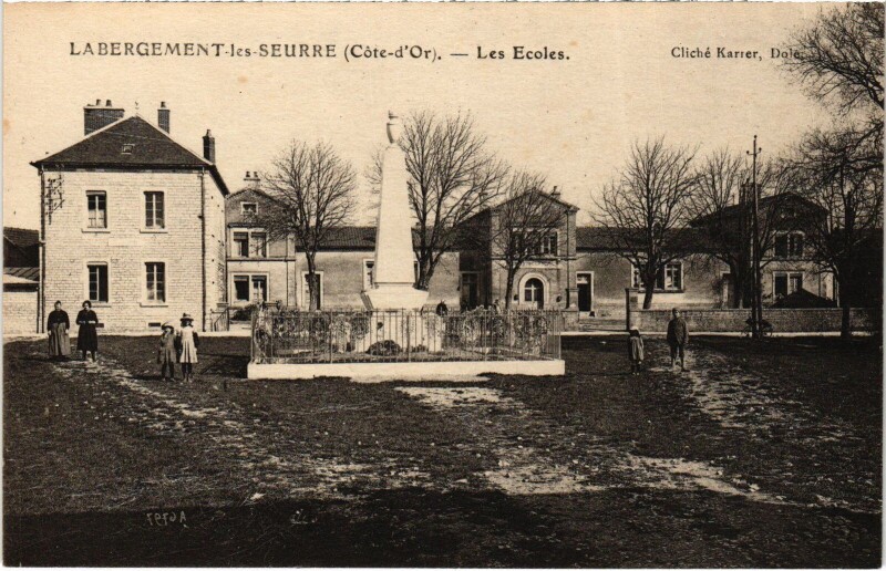 Carte postale ancienne Labergement-les-Seurre Les Ecoles France à Seurre