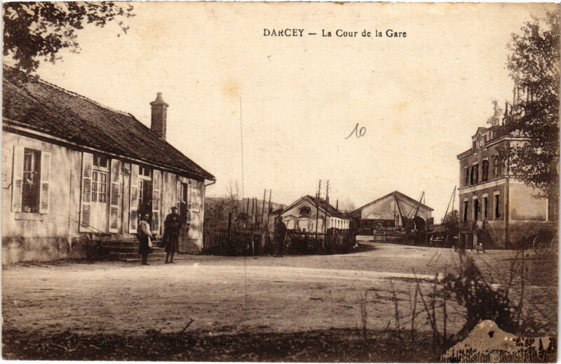 Carte postale ancienne Darcey La Cour de la Gare France à Arcey
