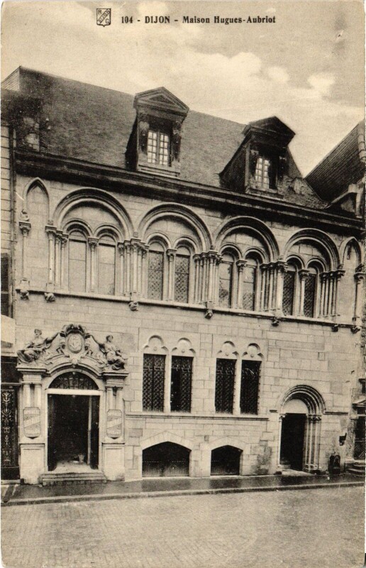 Carte postale ancienne Dijon Maison Hugues-Aubriot France à Dijon