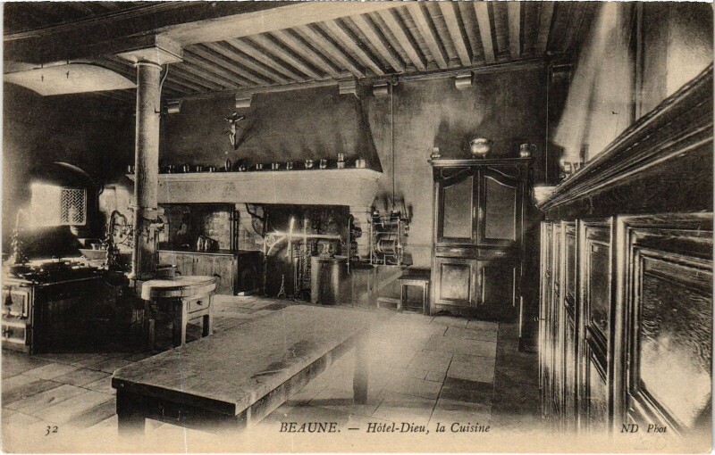 Carte postale ancienne Beaune Hotel Dieu, la Cuisine France à Beaune