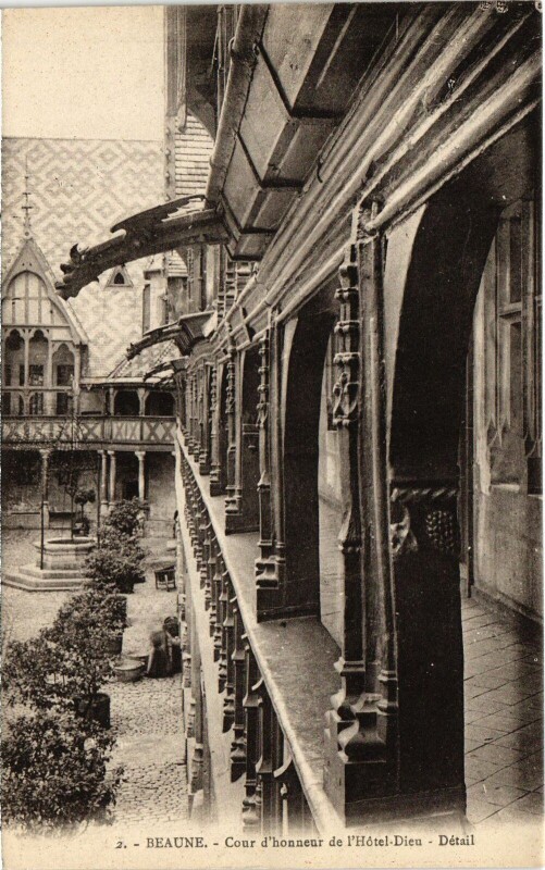 Carte postale ancienne Beaune Cour d'Honneur de l'Hotel Dieu France à Beaune