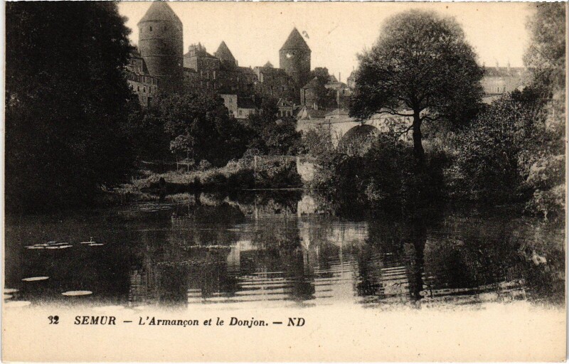 Carte postale ancienne Semur L'Armancon et le Donjon France