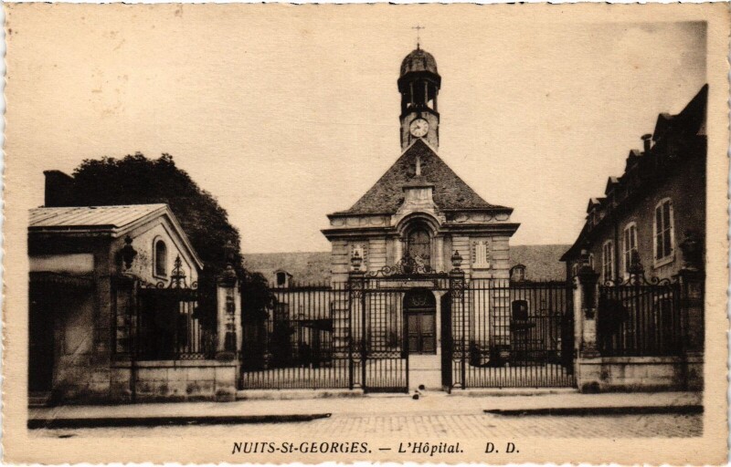 Carte postale ancienne Nuits Saint-Georges L'Hopital France à Nuits-Saint-Georges