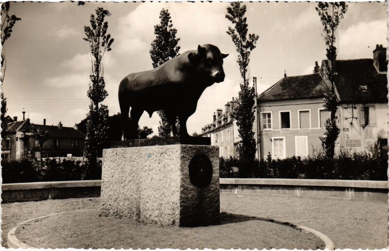 Carte postale ancienne Saulieu Le Taureau du Sculpteur Pompon France à Saulieu