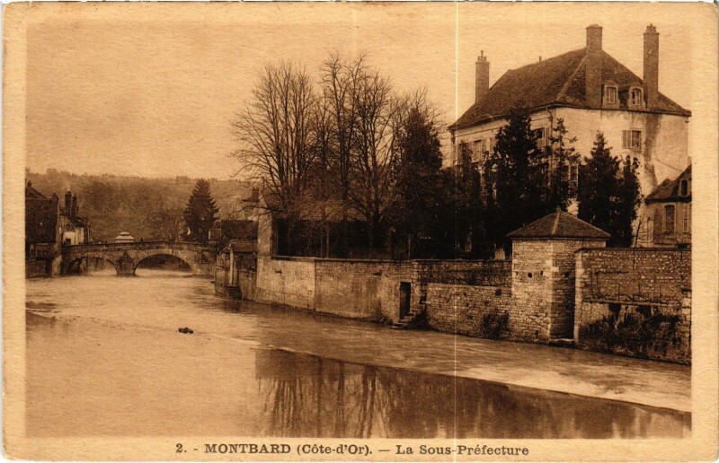 Carte postale ancienne Montbard La Sous-Prefecture France à Montbard