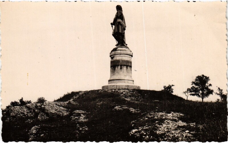 Carte postale ancienne Les Laumes-Alesia Le Mont Auxois et Vercingetorix France