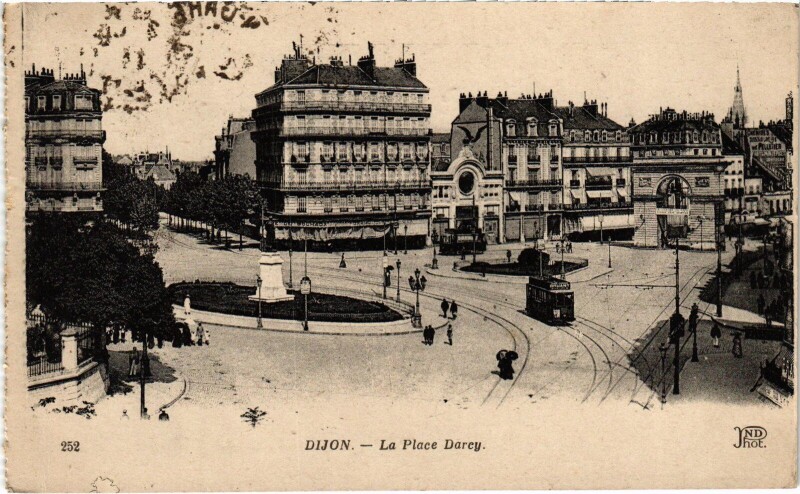 Carte postale ancienne Dijon Le Place Darcy France à Dijon