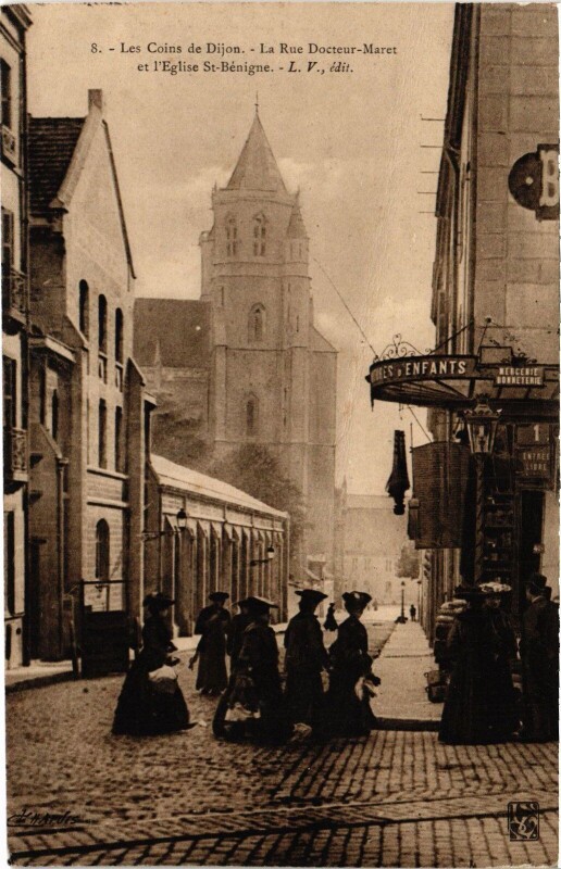 Carte postale ancienne Dijon La Rue Docteur-Maret et l'Eglise Saint-Benigne France à Dijon