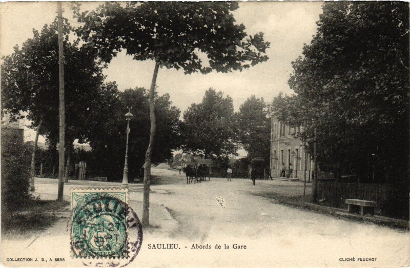 Carte postale ancienne Saulieu Abords de la Gare France à Saulieu