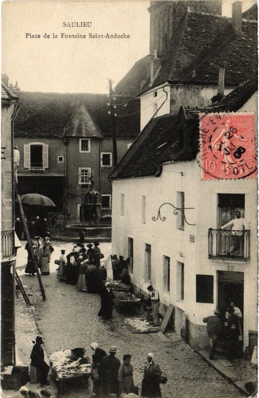 Carte postale ancienne Saulieu Place de la Fontaine Saint-Andoche France à Saulieu