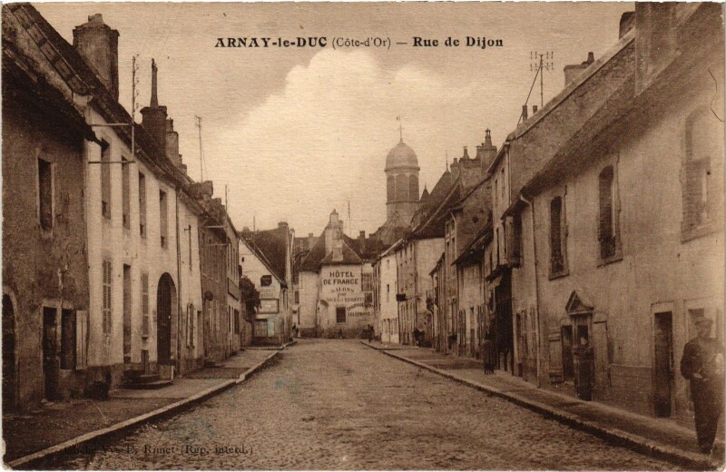 Carte postale ancienne Arnay-le-Duc Rue de Dijon France à Arnay-le-Duc
