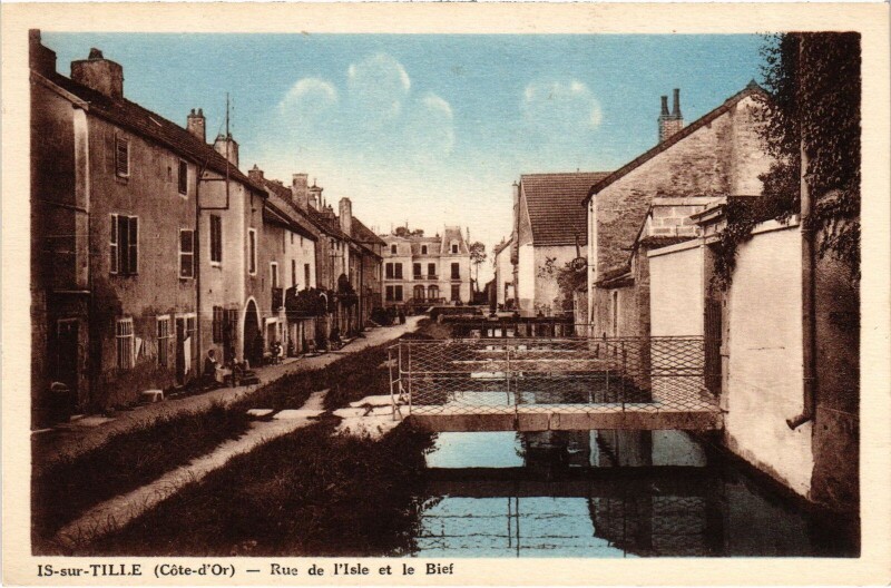 Carte postale ancienne Is-Sur-Tille Rue de l'Isle et le Bief France à Is-sur-Tille